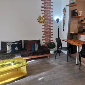  Appartement Avec Chambre Séparée/métro/piscine France