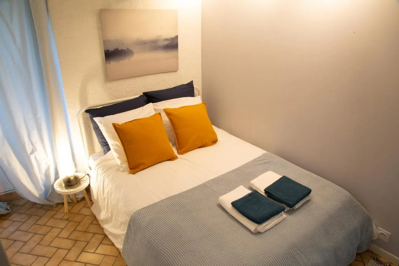 Petit Studio Secret - Coeur De Provence - 4 Personnes Volx 0*,